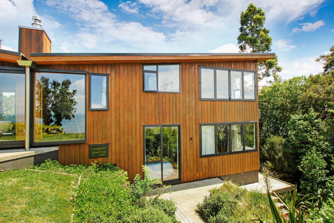 Newly Maintained Cedar House with Golden Luster